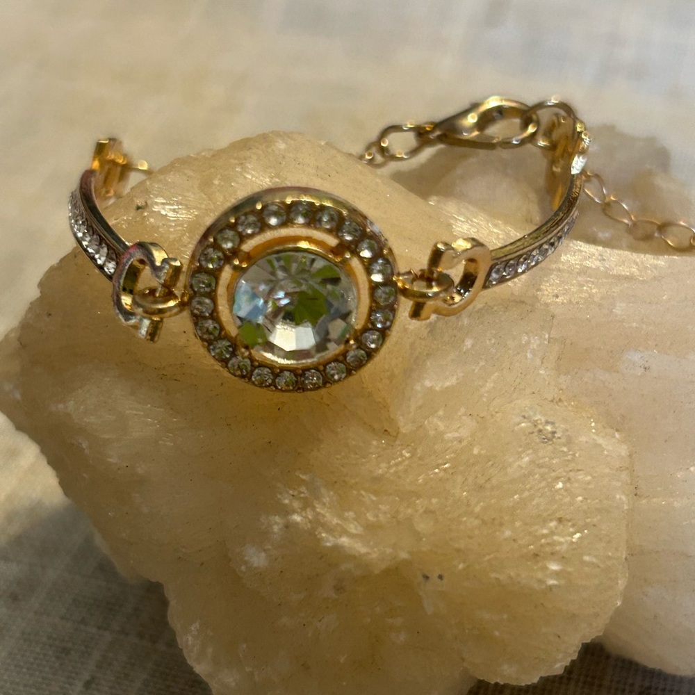 Gold and cubic zirconia focal stone with smaller cz’s each side. - Picture 3 of 9